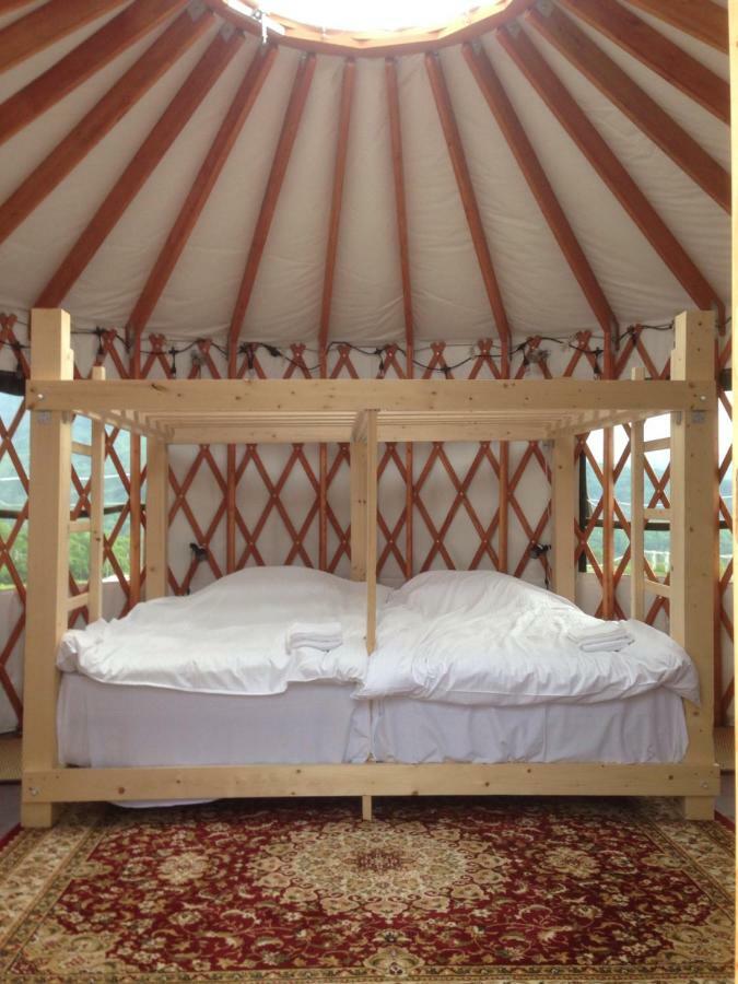 The Yurts At Margo'S Garden, Kiroro Hotel Akaigawa Exterior foto