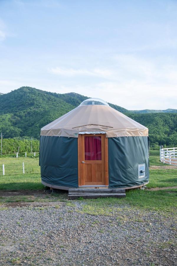 The Yurts At Margo'S Garden, Kiroro Hotel Akaigawa Exterior foto